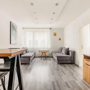 https://cozy-renovated-apartment-close-to-schoenbrunn-palace.vienna-besthotels.com